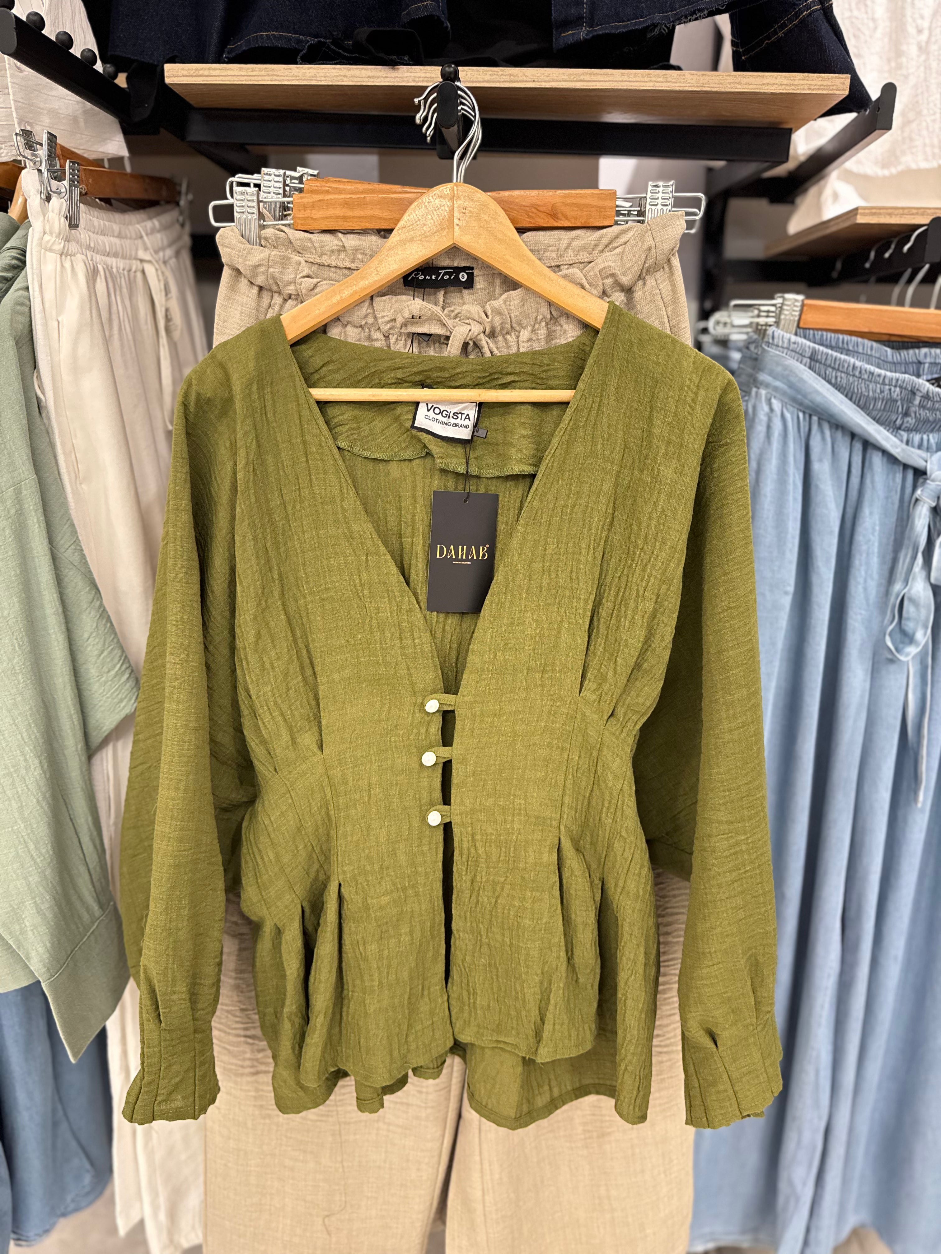 Puff sleeves blouse