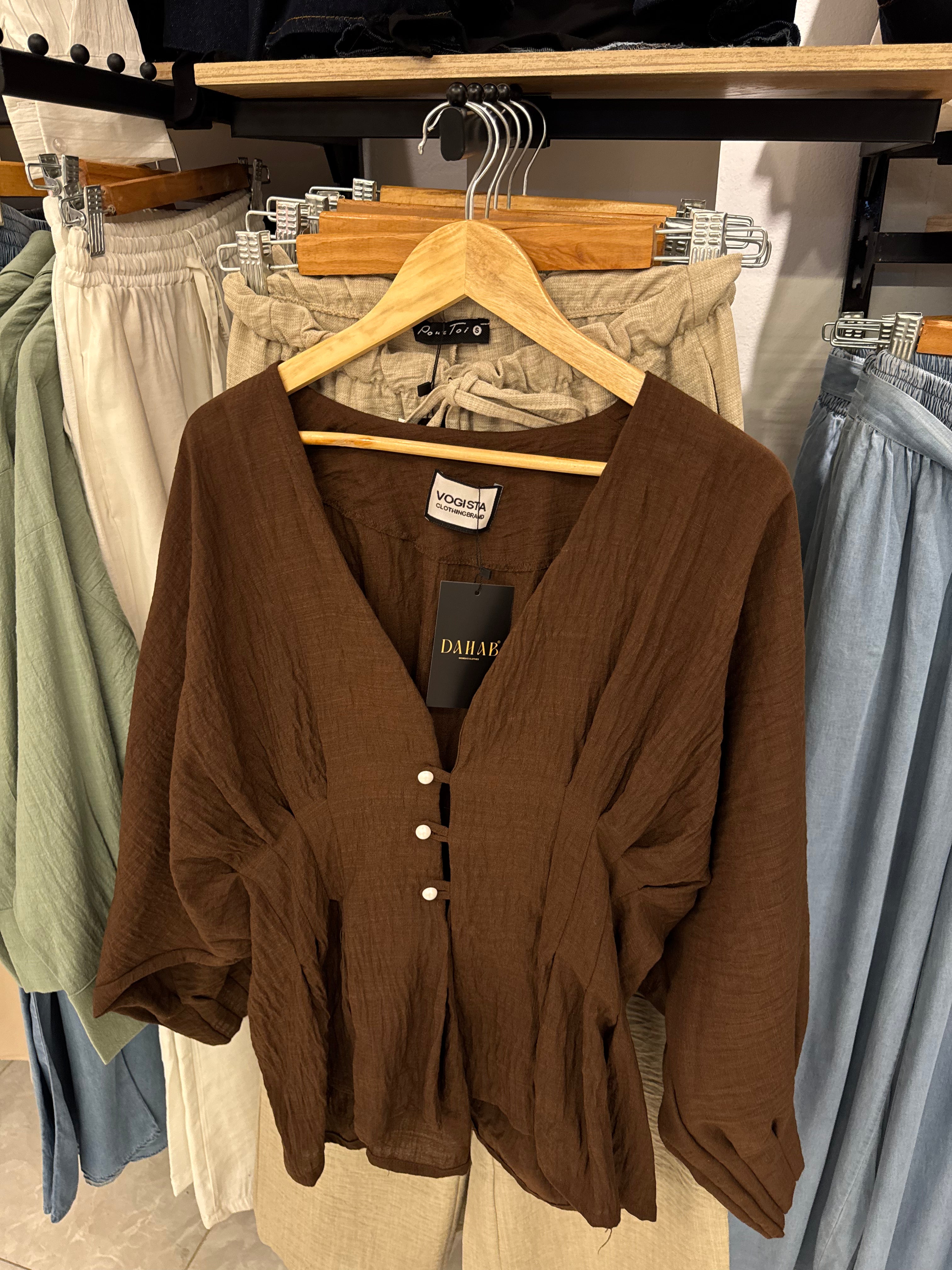 Puff sleeves blouse